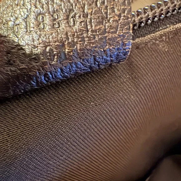 Gucci bag with flaws shown in live - Picture 9 of 15